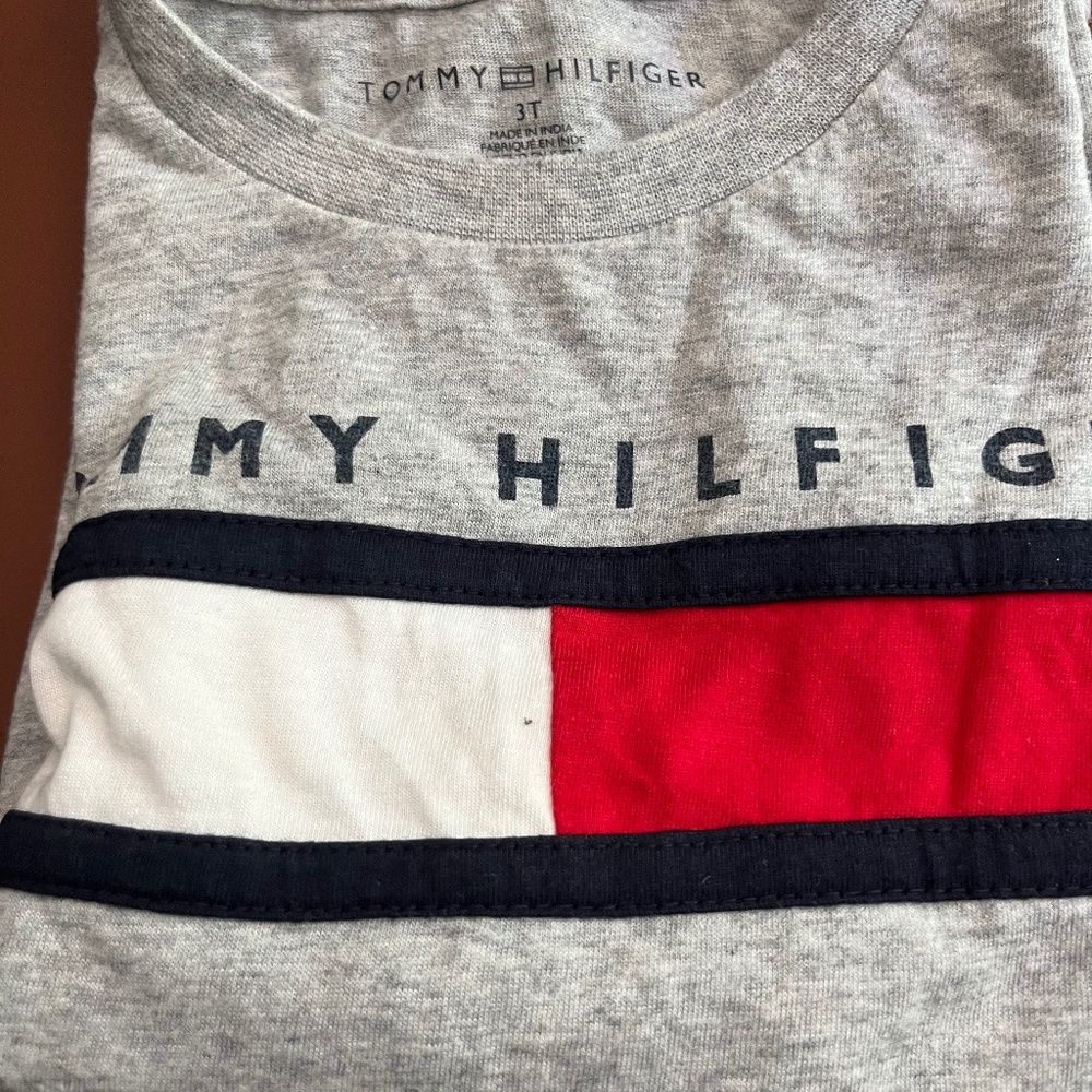 Tommy Hillfiger T shirt